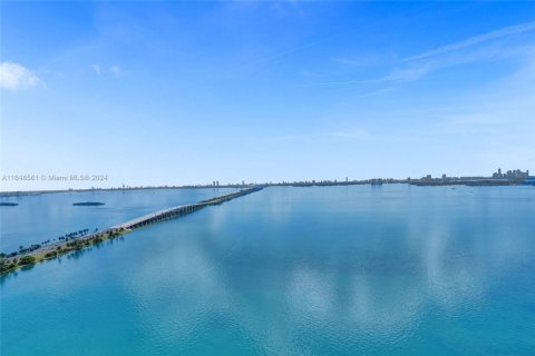 Condominio en venta en Miami, Florida, 3 dormitorios, 141.77 m2 № 1811236 - foto 15