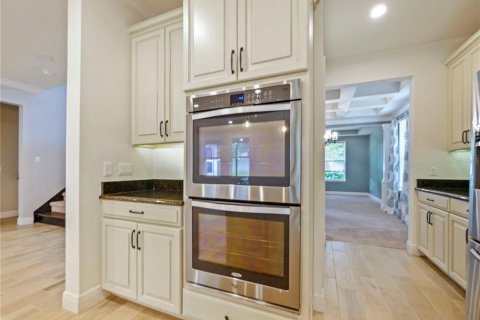 House in Winter Garden, Florida 5 bedrooms, 417.78 sq.m. № 1900910 - photo 9