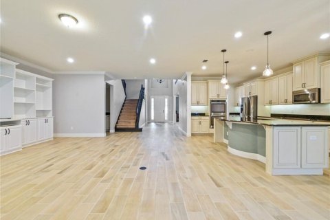 House in Winter Garden, Florida 5 bedrooms, 417.78 sq.m. № 1900910 - photo 5