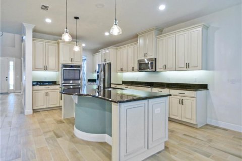 House in Winter Garden, Florida 5 bedrooms, 417.78 sq.m. № 1900910 - photo 8