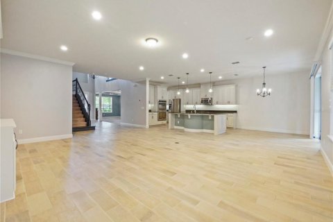House in Winter Garden, Florida 5 bedrooms, 417.78 sq.m. № 1900910 - photo 4