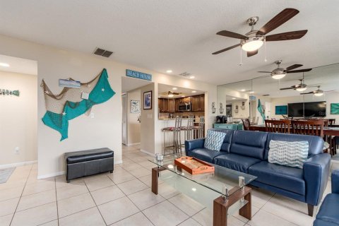 Condominio en venta en Indian Rocks Beach, Florida, 2 dormitorios, 91.97 m2 № 2128127 - foto 11