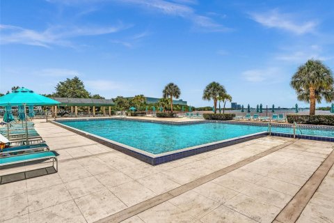 Condominio en venta en Sunny Isles Beach, Florida, 1 dormitorio, 70.79 m2 № 2038680 - foto 20