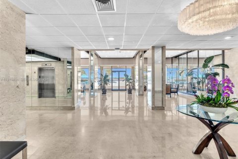 Condominio en venta en Sunny Isles Beach, Florida, 1 dormitorio, 70.79 m2 № 2038680 - foto 12