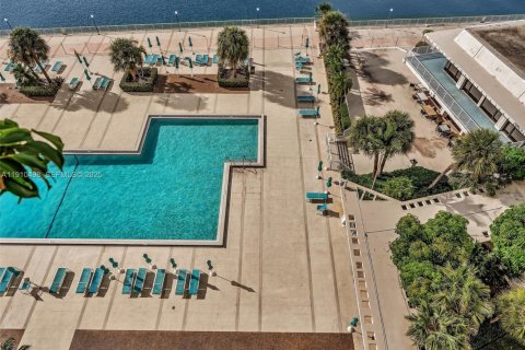 Condominio en venta en Sunny Isles Beach, Florida, 1 dormitorio, 70.79 m2 № 2038680 - foto 6