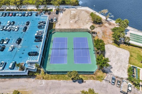 Condominio en venta en Sunny Isles Beach, Florida, 1 dormitorio, 70.79 m2 № 2038680 - foto 24