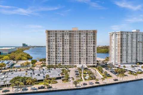 Condominio en venta en Sunny Isles Beach, Florida, 1 dormitorio, 70.79 m2 № 2038680 - foto 22