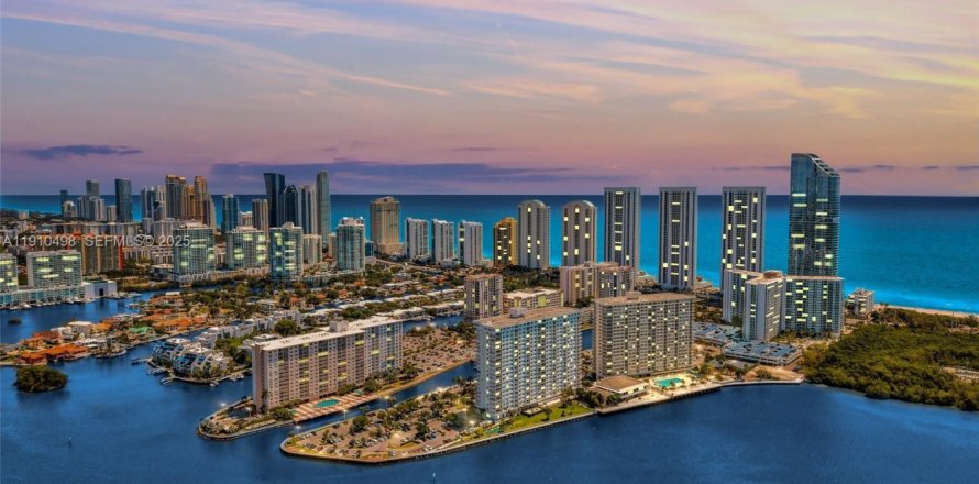 Condominio en Sunny Isles Beach, Florida, 1 dormitorio  № 2038680