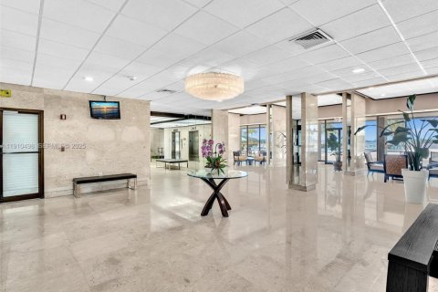 Condominio en venta en Sunny Isles Beach, Florida, 1 dormitorio, 70.79 m2 № 2038680 - foto 13