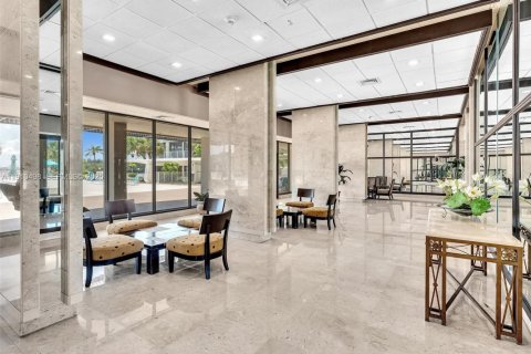 Condominio en venta en Sunny Isles Beach, Florida, 1 dormitorio, 70.79 m2 № 2038680 - foto 21