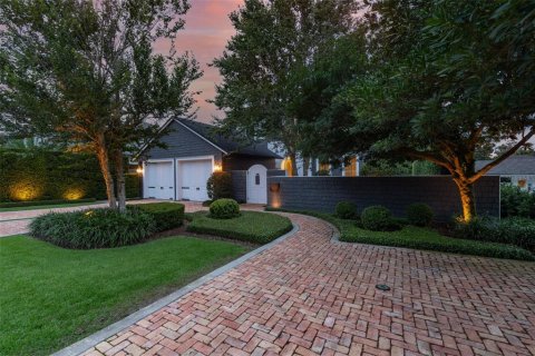 House in Winter Park, Florida 5 bedrooms, 373 sq.m. № 2359284