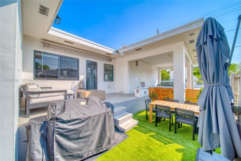 Villa ou maison à vendre à Miami, Floride: 3 chambres, 144.56 m2 № 2414305 - photo 16