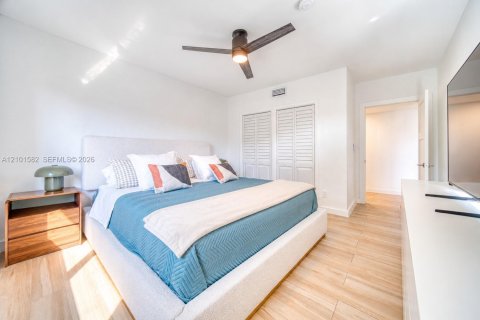 Villa ou maison à vendre à Miami, Floride: 3 chambres, 144.56 m2 № 2414305 - photo 11