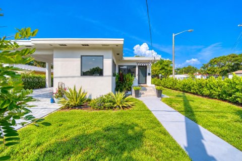 Villa ou maison à vendre à Miami, Floride: 3 chambres, 144.56 m2 № 2414305 - photo 17