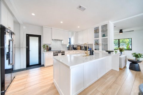 Villa ou maison à vendre à Miami, Floride: 3 chambres, 144.56 m2 № 2414305 - photo 4