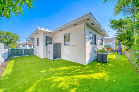 Villa ou maison à vendre à Miami, Floride: 3 chambres, 144.56 m2 № 2414305 - photo 6