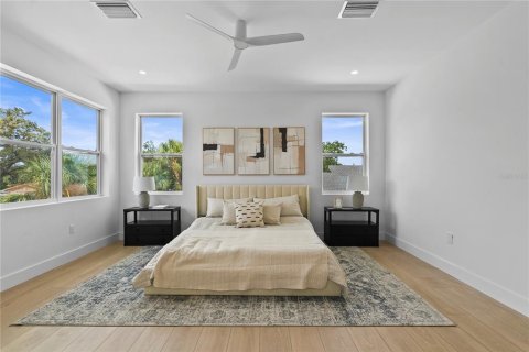 House in Saint Petersburg, Florida 4 bedrooms, 216.83 sq.m. № 1793588 - photo 16