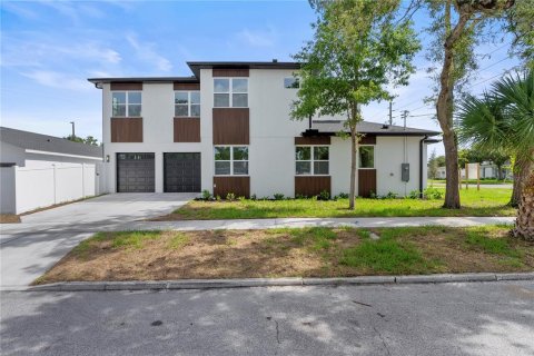 House in Saint Petersburg, Florida 4 bedrooms, 216.83 sq.m. № 1793588 - photo 30