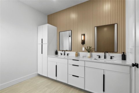 House in Saint Petersburg, Florida 4 bedrooms, 216.83 sq.m. № 1793588 - photo 21