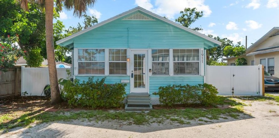 House in Bradenton, Florida 2 bedrooms, 87.14 sq.m. № 1796682