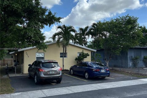 Casa en alquiler en Fort Lauderdale, Florida, 2 dormitorios, 128.58 m2 № 1958670 - foto 1