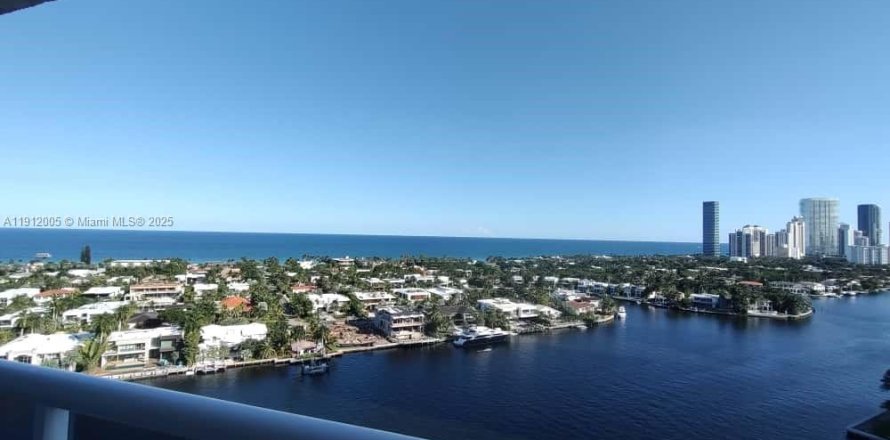 Condominio en Aventura, Florida, 3 dormitorios  № 2034324