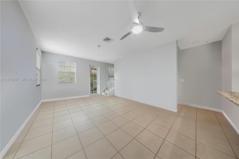 Townhouse in Pembroke Pines, Florida 3 bedrooms, 168.8 sq.m. № 2042185 - photo 15
