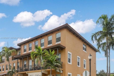 Townhouse in Pembroke Pines, Florida 3 bedrooms, 168.8 sq.m. № 2042185 - photo 13