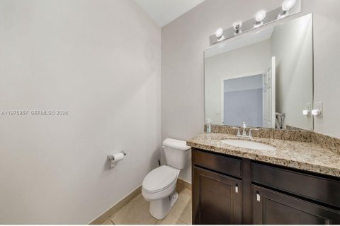 Townhouse in Pembroke Pines, Florida 3 bedrooms, 168.8 sq.m. № 2042185 - photo 10