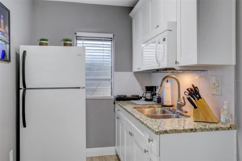 Casa en venta en Tampa, Florida, 3 dormitorios, 192.31 m2 № 1598163 - foto 28