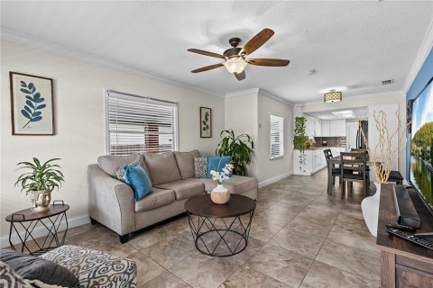 Casa en venta en Tampa, Florida, 3 dormitorios, 192.31 m2 № 1598163 - foto 10