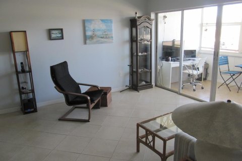 Condominio en venta en Port Charlotte, Florida, 1 dormitorio, 62.43 m2 № 1723662 - foto 3