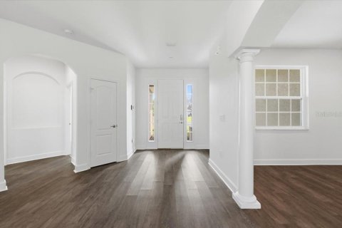 House in Sebring, Florida 4 bedrooms, 268.02 sq.m. № 2258830 - photo 4