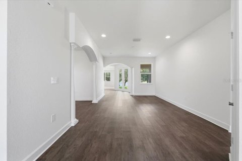 House in Sebring, Florida 4 bedrooms, 268.02 sq.m. № 2258830 - photo 8