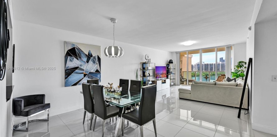 Condo in Aventura, Florida, 3 bedrooms № 1971368