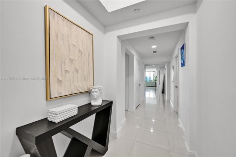 Condo in Aventura, Florida, 3 bedrooms № 1971368 - photo 22