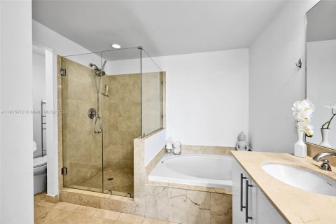 Condo in Aventura, Florida, 3 bedrooms № 1971368 - photo 16