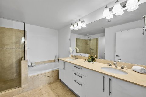 Condo in Aventura, Florida, 3 bedrooms № 1971368 - photo 15