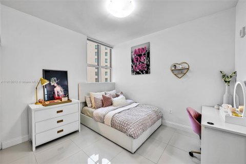 Condo in Aventura, Florida, 3 bedrooms № 1971368 - photo 17