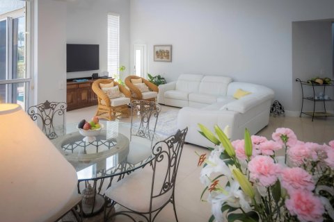 House in Boca Raton, Florida 5 bedrooms, 297.1 sq.m. № 2244897 - photo 16
