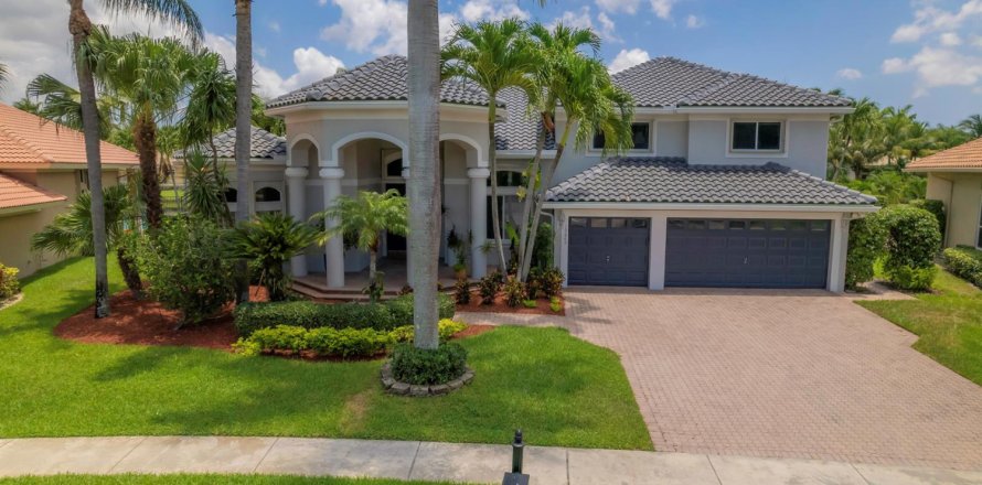 House in Boca Raton, Florida 5 bedrooms, 297.1 sq.m. № 2244897