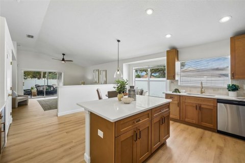 Casa en venta en Lutz, Florida, 5 dormitorios, 204.94 m2 № 2377530 - foto 6