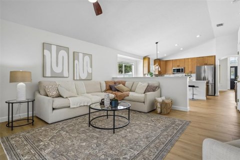 Casa en venta en Lutz, Florida, 5 dormitorios, 204.94 m2 № 2377530 - foto 16