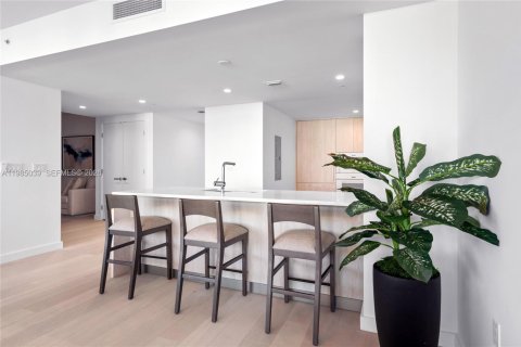 Снять в аренду кондоминиум в Бей-Харбор-Айлендс, Флорида 2 спальни, 172.89м2, № 2050885 - фото 13