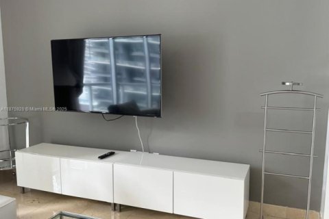 Снять в аренду кондоминиум в Майами, Флорида 1 спальня, 56.11м2, № 1943821 - фото 4