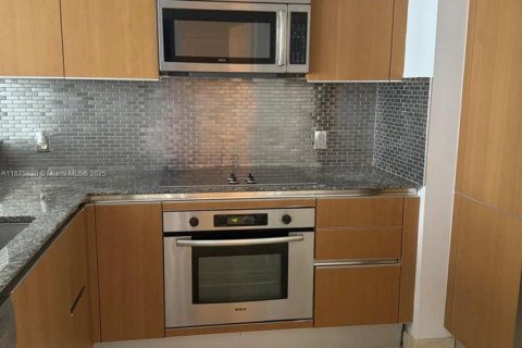 Снять в аренду кондоминиум в Майами, Флорида 1 спальня, 56.11м2, № 1943821 - фото 9