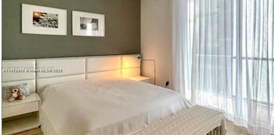 Кондоминиум с 1 спальней в Майами, Флорида № 1943821