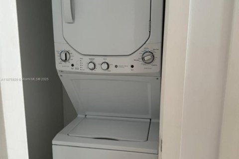 Снять в аренду кондоминиум в Майами, Флорида 1 спальня, 56.11м2, № 1943821 - фото 11