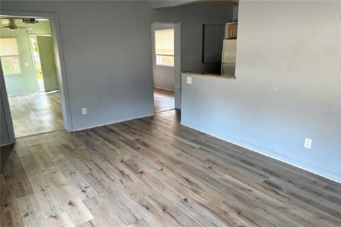 Villa ou maison à louer à Gulfport, Floride: 4 chambres, 99.22 m2 № 2425729 - photo 2