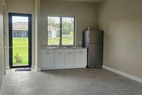 Propiedad comercial en alquiler en Homestead, Florida, 2 dormitorios, 357.49 m2 № 1938688 - foto 5
